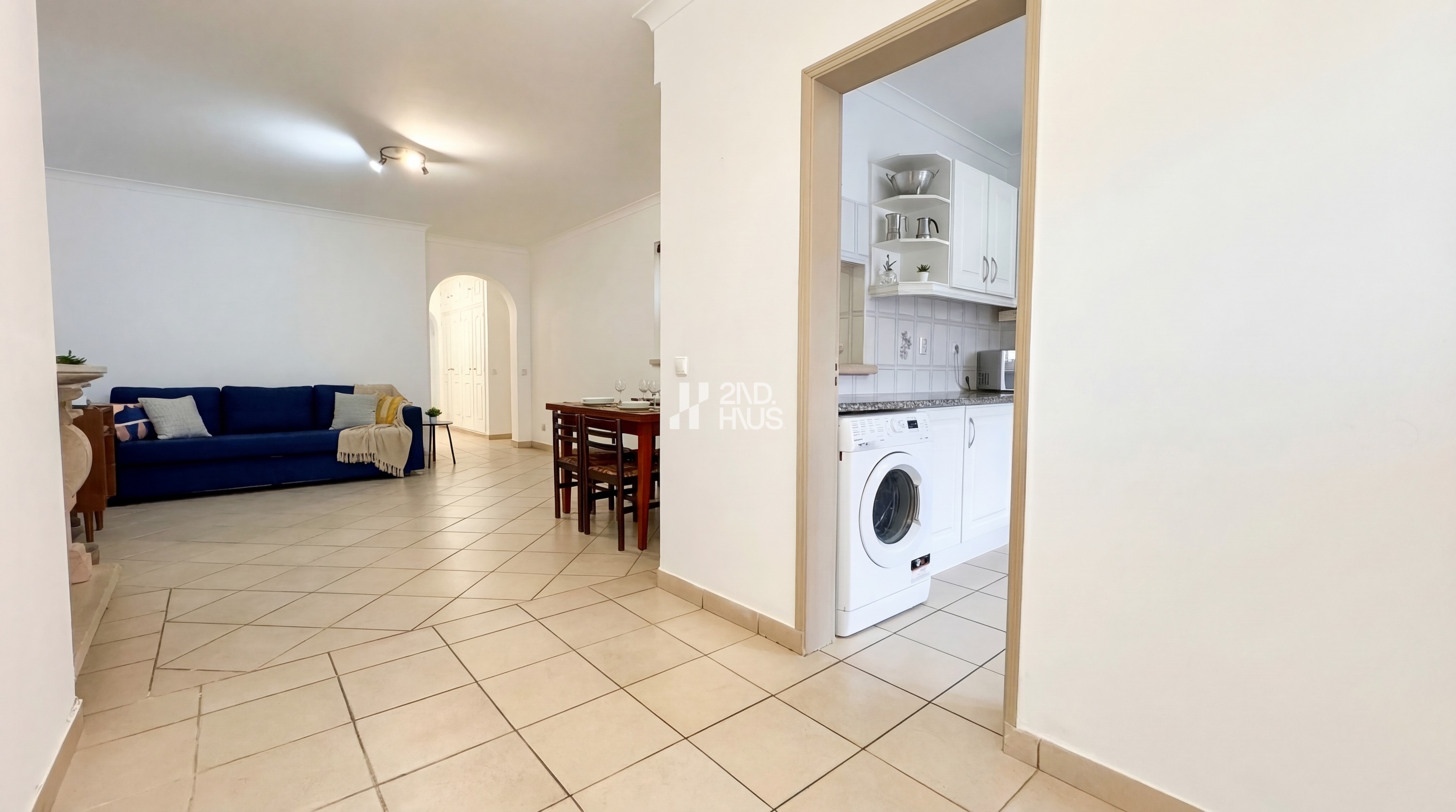 Ground-Floor 2-Bedroom Apartment with Private Terrace and Independent Entrance in Lagoa